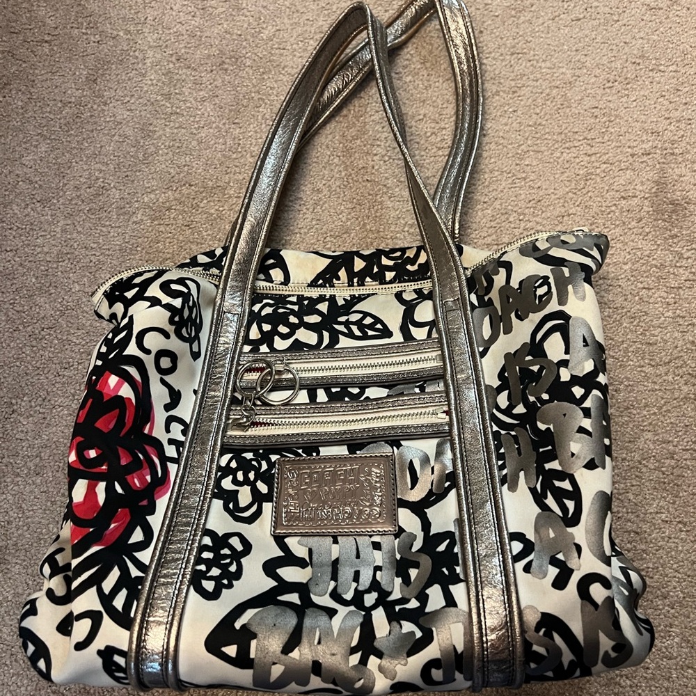 Coach bag, lightly loved with some dirt marks. See pics.